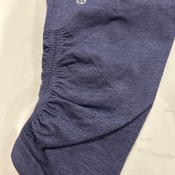 Lululemon BLUE/GRAY women’s size 6 in the flow crop capri tucked leg legging - Picture 3 of 3